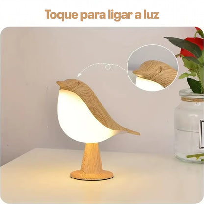 Luminária LED Magpie com Toque – 3 Cores, Design Pássaro em Madeira